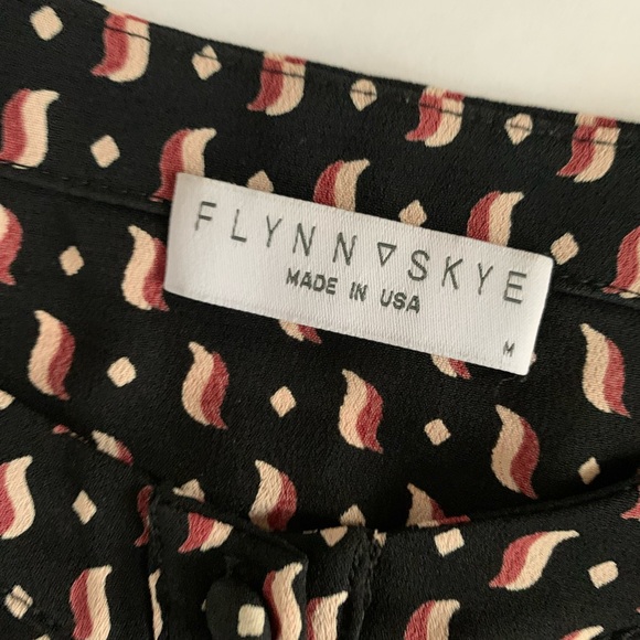 FLYNN SKYE Black Printed Cold Shoulder Crop Top - Picture 4 of 5